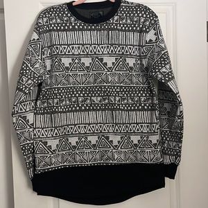 Black and white sweatshirt, Aztec size medium